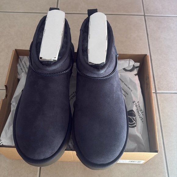 UGG Classic Ultra Mini Boots - Picture 2 of 5